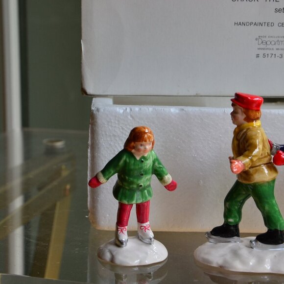 Dept 56 Department 56 Crack The Whip Skaters (set of 3)The Original Snow Village - Picture 2 of 9
